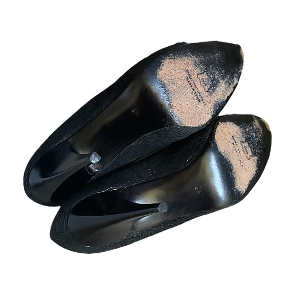 Stuart Weitzman Vintage Black Leather & Fabric Classic Heels Size 9.5 - Picture 11 of 11